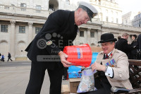LONDON POPPY DAY   7679