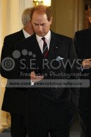 Texting  One's Mummy or Wife !!!!!