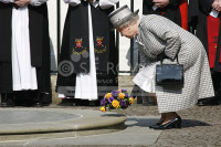 H M lays flowers at the victims memorial